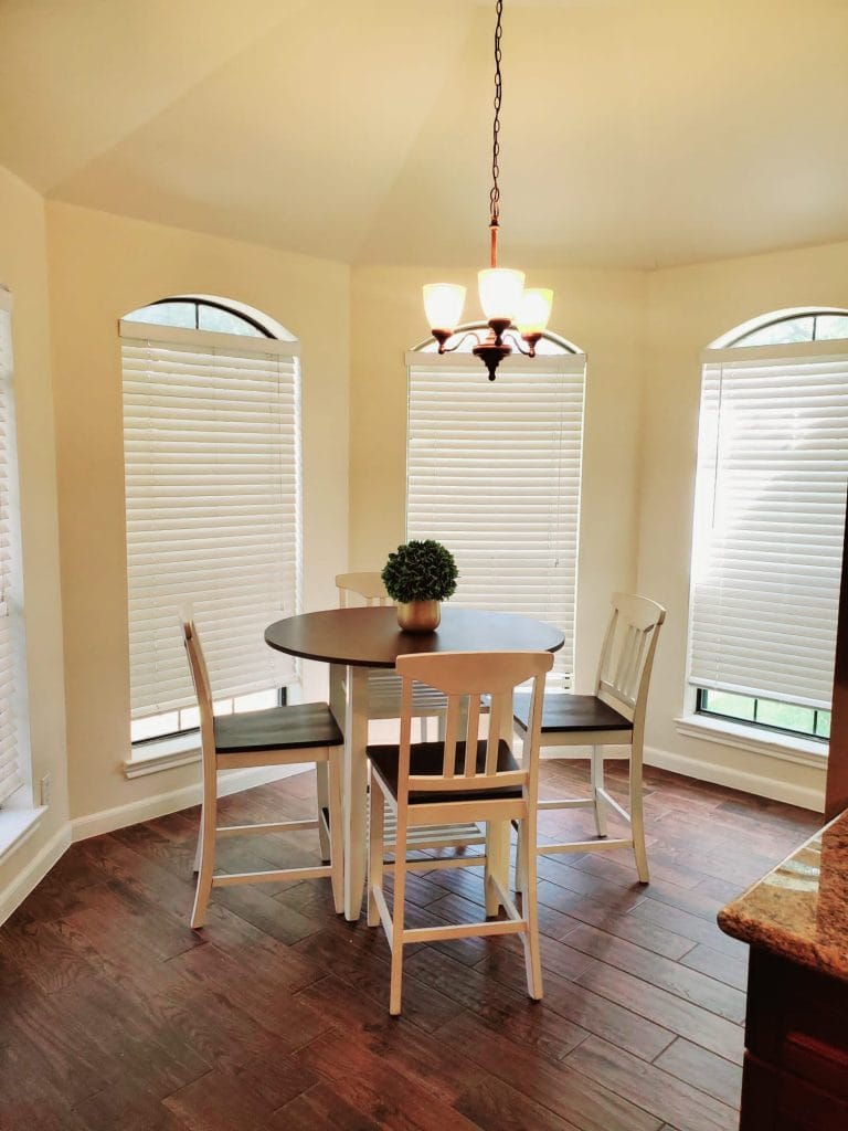 Bright dining nook with modern furnishings, excellent natural light, and a cozy atmosphere ideal for meals or work | Dream TDY