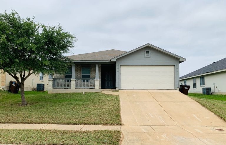 Charming exterior with ample parking, close-knit porch area, and maintained lawn | Dream TDY