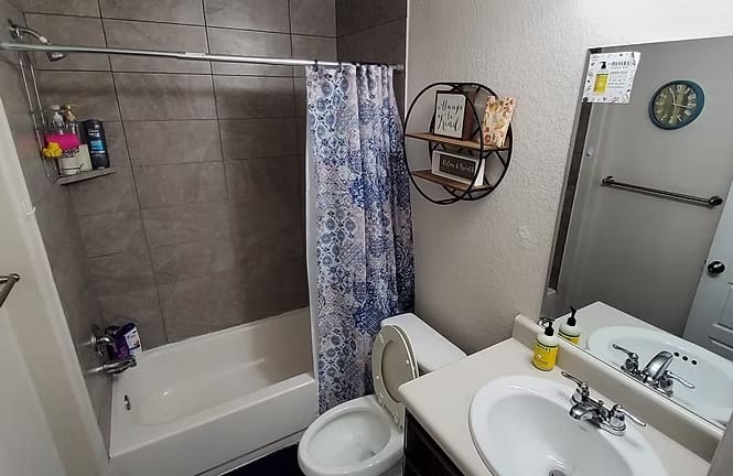 Bright, clean bathroom featuring modern fixtures, tub/shower combo, and stylish decor for a refreshing stay | Dream TDY